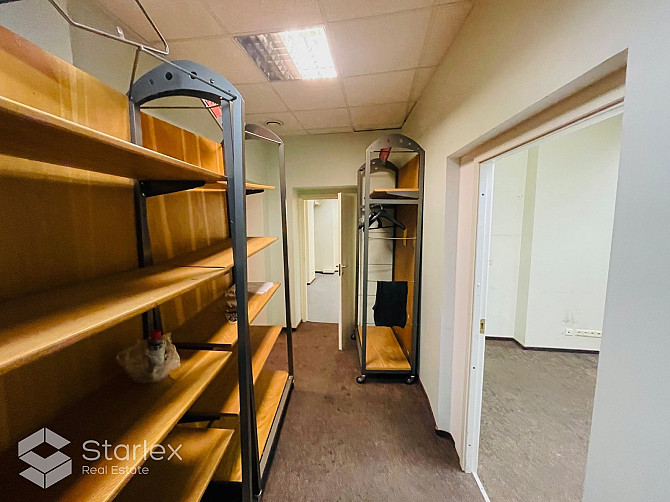 Iznomā tirdzniecības telpas Vecrīgā, Teātrā ielā 12 (Teātra/Vaļņu ielu krustojums).
Fasādes ēka, 1.  Рига - изображение 15