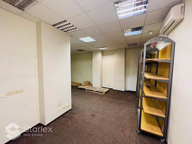 Iznomā tirdzniecības telpas Vecrīgā, Teātrā ielā 12 (Teātra/Vaļņu ielu krustojums).
Fasādes ēka, 1.  Рига - изображение 9