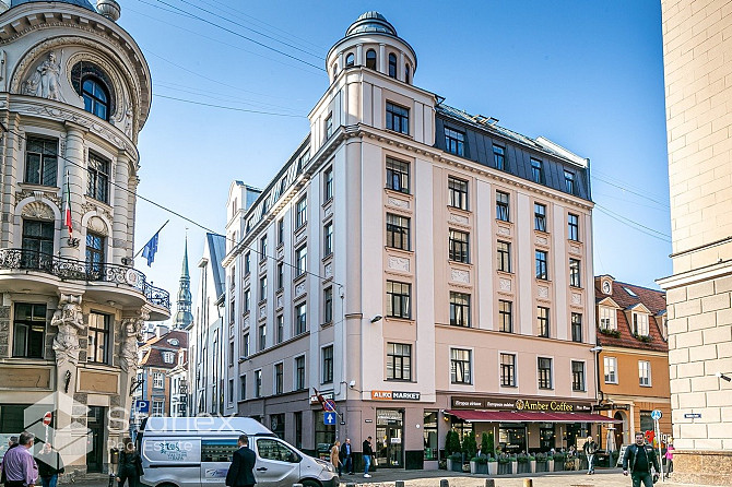 Iznomā tirdzniecības telpas Vecrīgā, Teātrā ielā 12 (Teātra/Vaļņu ielu krustojums).
Fasādes ēka, 1.  Рига - изображение 1