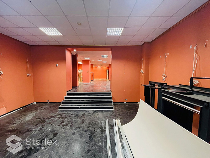 Iznomā tirdzniecības telpas Vecrīgā, Teātrā ielā 12 (Teātra/Vaļņu ielu krustojums).
Fasādes ēka, 1.  Рига - изображение 4