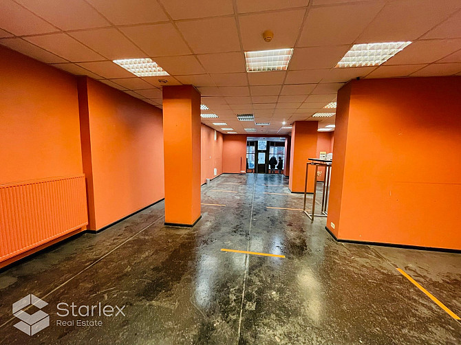 Iznomā tirdzniecības telpas Vecrīgā, Teātrā ielā 12 (Teātra/Vaļņu ielu krustojums).
Fasādes ēka, 1.  Рига - изображение 5