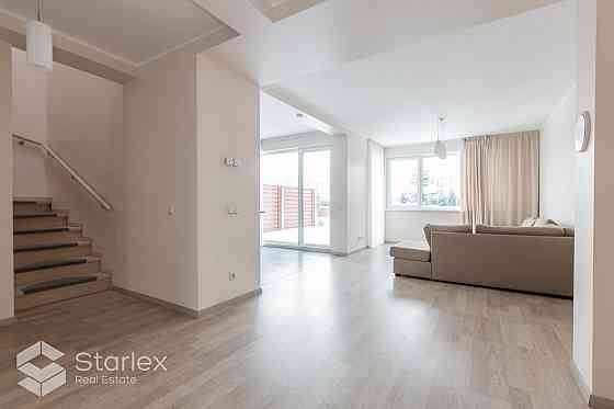 Просторные и функциональные дома с балконом, террасой и навесом для машины.Вы Малпилская вол.