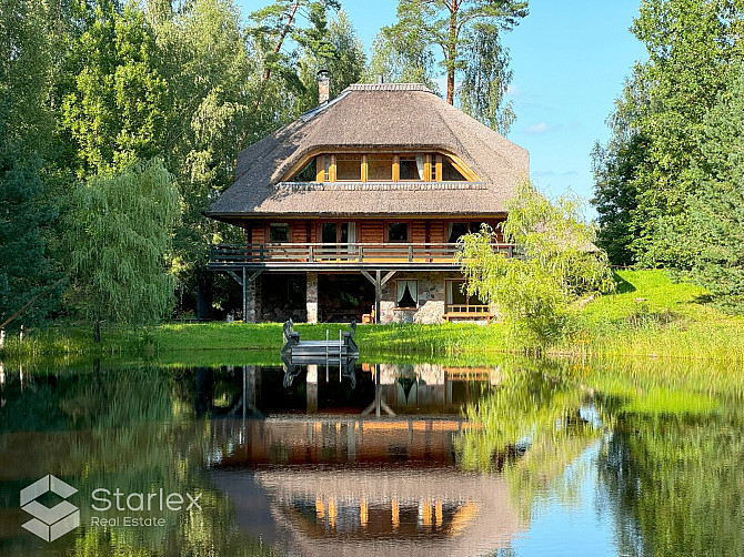 Pārdod 3-stāvu guļbaļķu savrupmāju ar 1.32 ha zemes gabalu un privātu ezeru gleznainajā Amatciemā. M Цесис и Цесисский край - изображение 1