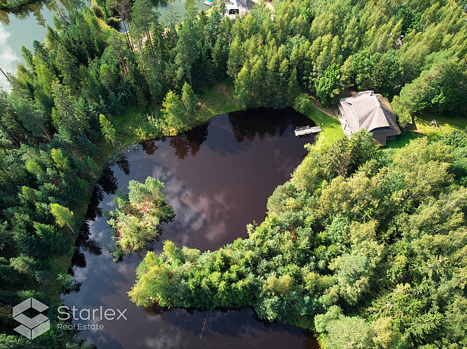 Pārdod 3-stāvu guļbaļķu savrupmāju ar 1.32 ha zemes gabalu un privātu ezeru gleznainajā Amatciemā. M Цесис и Цесисский край - изображение 8