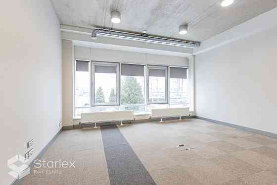 Iznomā biroju divos līmeņos ar plašu privāto terasi Mārupē.  Kopēja platība 482 m2  Birojs izvietots Малпилская вол.