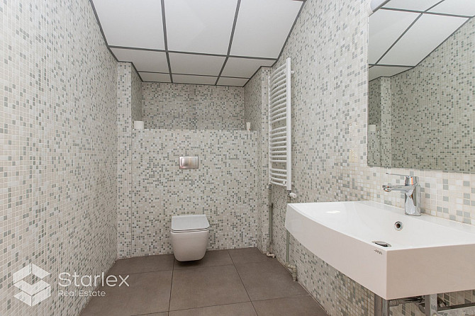 Iznomā biroju divos līmeņos ar plašu privāto terasi Mārupē.  Kopēja platība 482 m2  Birojs izvietots Малпилская вол. - изображение 13