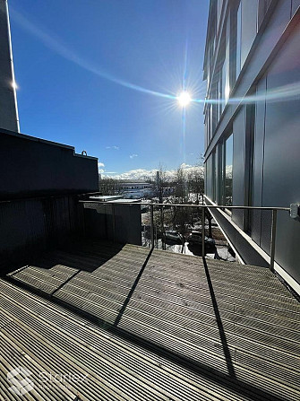 Nomai tiek piedāvātas 392 m2 plašas biroja telpas ar skatu uz Daugavu. Birojs atrodas ēkas 3. stāvā. Рига - изображение 20