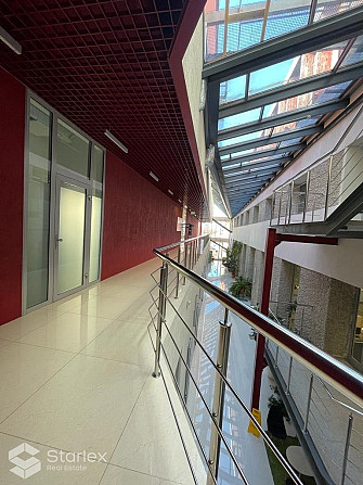 Nomai tiek piedāvātas 392 m2 plašas biroja telpas ar skatu uz Daugavu. Birojs atrodas ēkas 3. stāvā. Рига - изображение 7