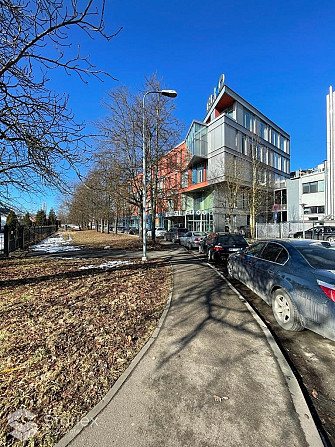 Nomai tiek piedāvātas 392 m2 plašas biroja telpas ar skatu uz Daugavu. Birojs atrodas ēkas 3. stāvā. Рига - изображение 3