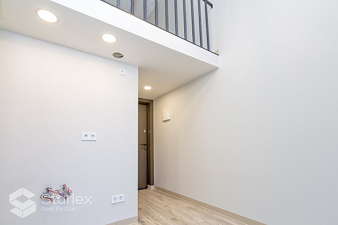 Iespēja iegādāties lielisku, divstāvu divistabu dzīvoklis ciešā Vecrīgas tuvumā tikko Rīgas rajons - foto 3