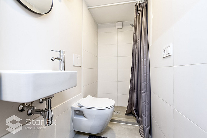 Iespēja iegādāties lielisku, divstāvu divistabu dzīvoklis ciešā Vecrīgas tuvumā tikko Rīgas rajons - foto 6