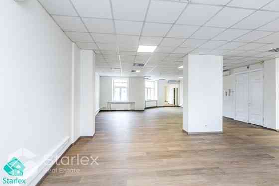 Iznomā mansarda biroju Rīgas centrā, Krišjāņa Barona ielā 5.
Fasādes ēka, 4. stāvs (ir lifts), ieeja Рига