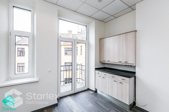 Iznomā mansarda biroju Rīgas centrā, Krišjāņa Barona ielā 5.
Fasādes ēka, 4. stāvs (ir lifts), ieeja Рига - изображение 9