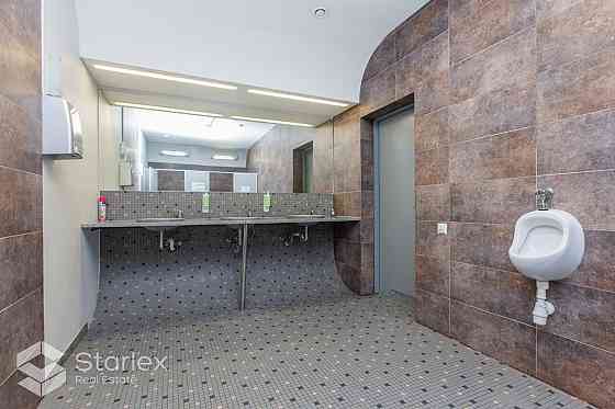 Современное офисное здание. Офисное здание отвечает требованиям высококлассных Рига