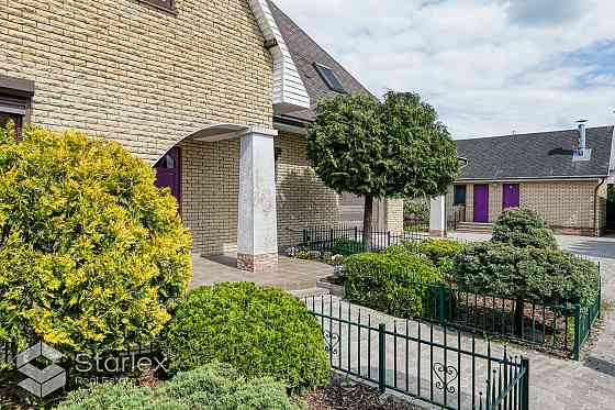 Красивый семейный дом в спальном районе Дрейлини. 
Качественная и современная Рига