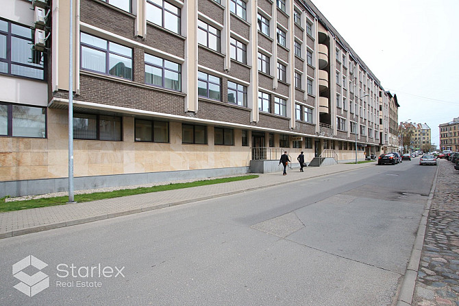 Iznomā biroja telpas centrā  Elijas ielā 17.  Birojs izvietots ēkas 6.stāvā.  Kopējā platība 361.5 m Рига - изображение 11