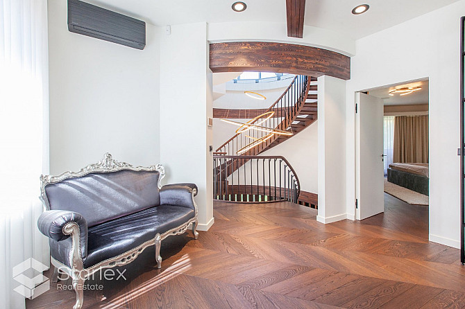 Дом с бассейном в Балтезере. Архитектор М. Гельзис.
Продается изысканный, Адажский округ - изображение 20