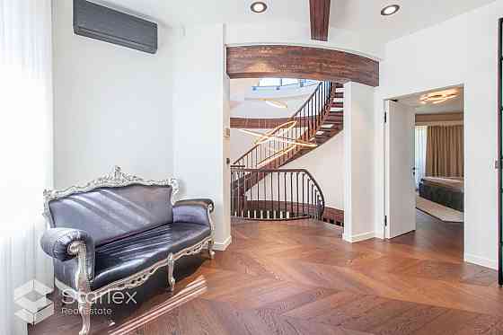 Дом с бассейном в Балтезере. Архитектор М. Гельзис.
Продается изысканный, Ādažu novads