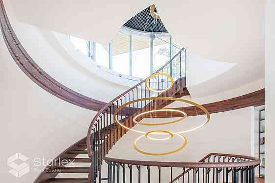 Дом с бассейном в Балтезере. Архитектор М. Гельзис.
Продается изысканный, Ādažu novads