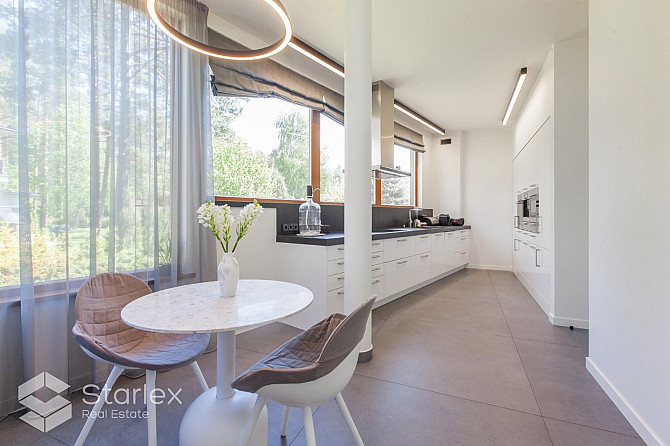 Дом с бассейном в Балтезере. Архитектор М. Гельзис.
Продается изысканный, Адажский округ - изображение 17