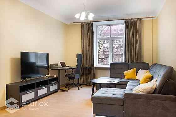 Тихий центр, ул. Я. Алунана 6, 2-комнатная квартира - гостиная, совмещенная с кухней, Рига