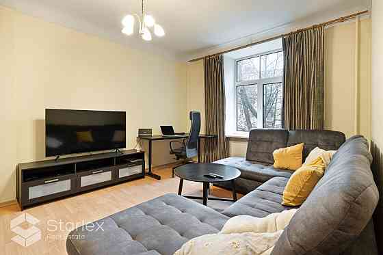 Тихий центр, ул. Я. Алунана 6, 2-комнатная квартира - гостиная, совмещенная с кухней, Рига