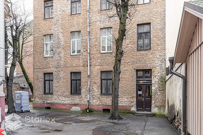 Тихий центр, ул. Я. Алунана 6, 2-комнатная квартира - гостиная, совмещенная с кухней, Рига - изображение 1