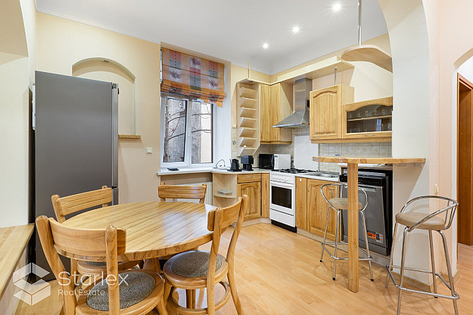 Тихий центр, ул. Я. Алунана 6, 2-комнатная квартира - гостиная, совмещенная с кухней, Рига - изображение 8