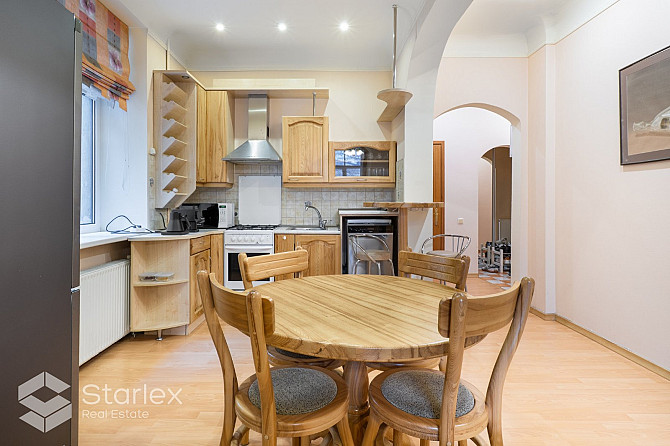 Тихий центр, ул. Я. Алунана 6, 2-комнатная квартира - гостиная, совмещенная с кухней, Рига - изображение 6