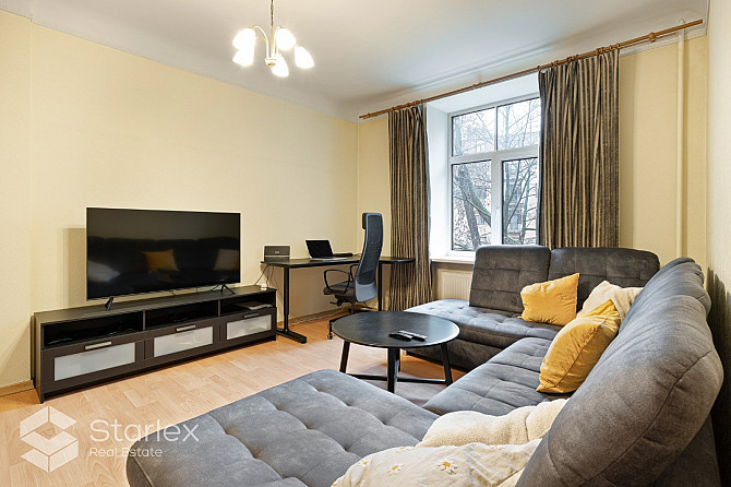 Тихий центр, ул. Я. Алунана 6, 2-комнатная квартира - гостиная, совмещенная с кухней, Рига - изображение 5