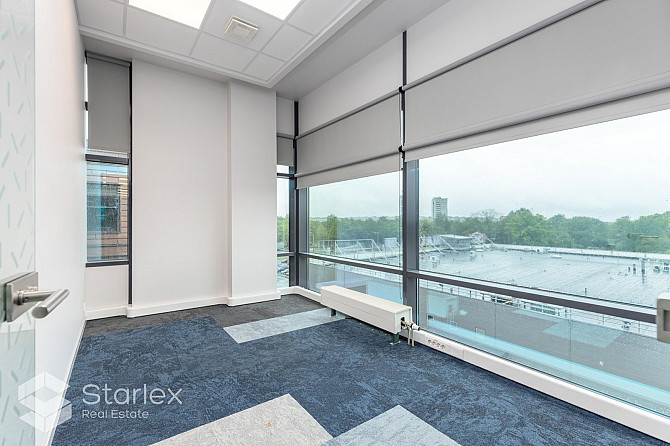 Офис с собственной террасой - 120 м2. Современный бизнес-комплекс, расположенный в Рига - изображение 11