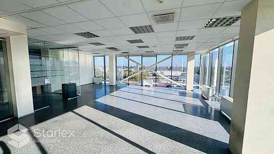 Офисное помещение с панорамным видом на Ригу. Высокий этаж. Офисное здание Рига