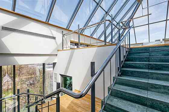 Modernas biroja telpas ar panorāmas skatu uz Rīgu.Augstas klases biroju ēka. Ēkā ir piespiedu ventil Рига