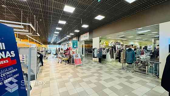 Просторное помещение в торговом центре. Удобный подъезд, большая парковка, рядом Рига