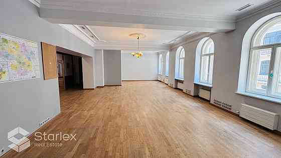 Офисные помещения В тихом центре, в престижном доме, офис в хорошем состоянии, Рига