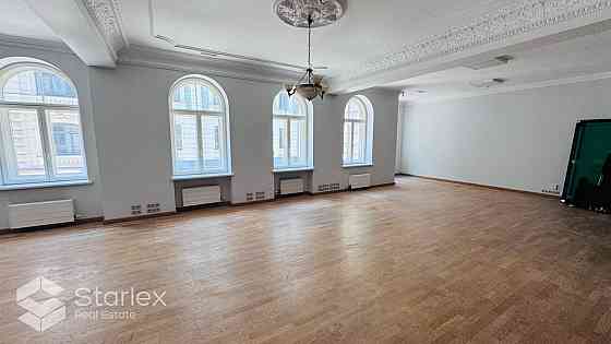 Офисные помещения В тихом центре, в престижном доме, офис в хорошем состоянии, Рига