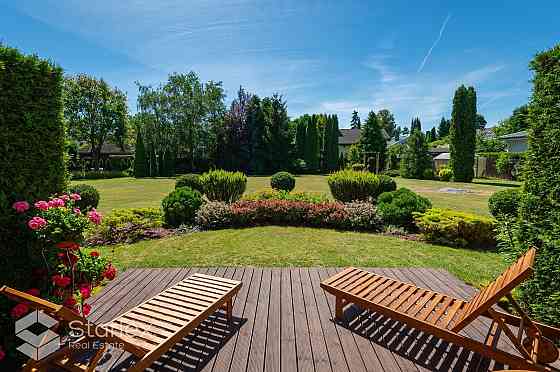 Просторный и впечатляющий частный дом в Биерини. Великолепный двухэтажный дом и Рига