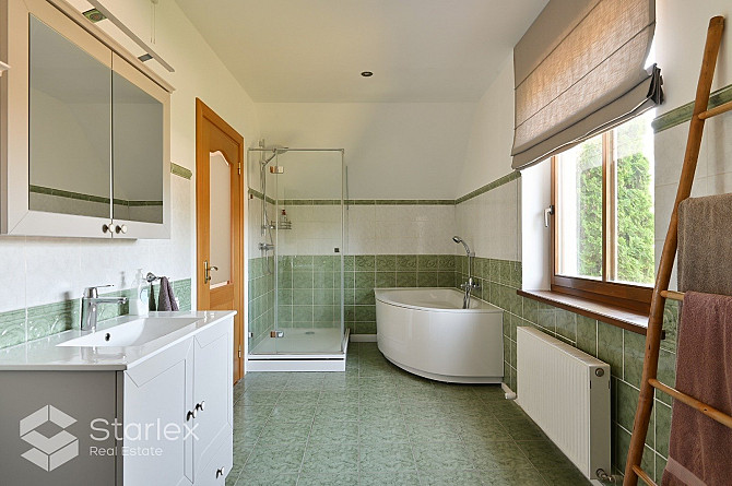 Просторный и впечатляющий частный дом в Биерини. Великолепный двухэтажный дом и Рига - изображение 17