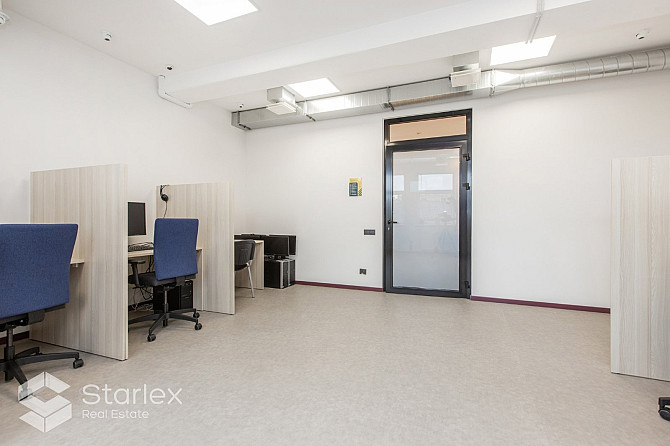 Iznomā biroju renovētā biroju ēkā Riverside Offices. 
Kopējā platība 448 m2.
Birojs Rīga - foto 16