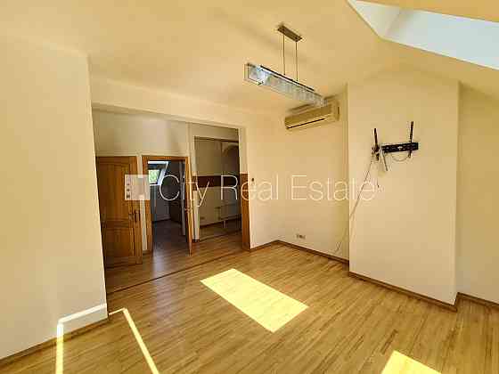 Домовладение, реставрированный дом, благоустроенный озеленённый двор, закрытая Рига