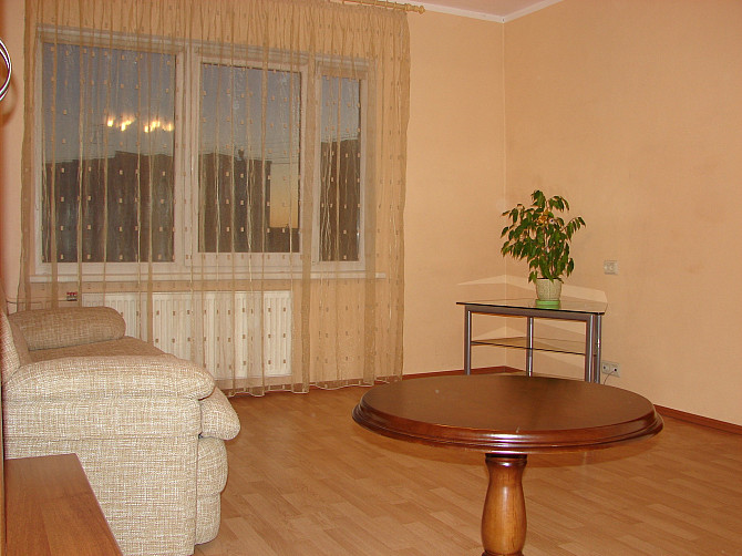 Pārdošanā dzīvoklis ar remontu – gaišs, tīrs un silts. Logi vērsti uz dienvidrietumiem. Mēbeles... Rīga - foto 1