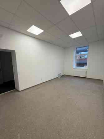 Birojs industriālā rajonā Starta ielā.  Birojs sastāv no divām telpām, noliktavas un sava sanmezgala Rīga