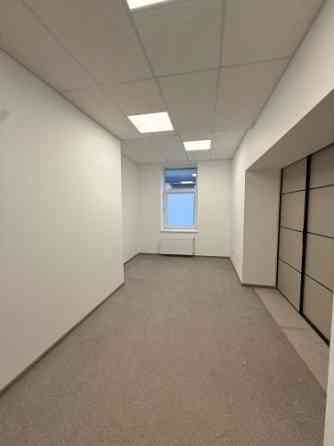 Birojs industriālā rajonā Starta ielā.  Birojs sastāv no divām telpām, noliktavas un sava sanmezgala Rīga