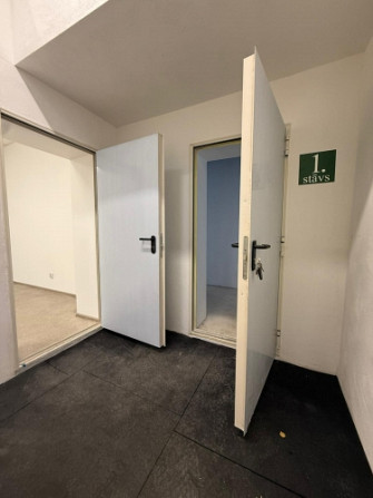 Birojs industriālā rajonā Starta ielā.  Birojs sastāv no divām telpām, noliktavas un sava Rīga - foto 2