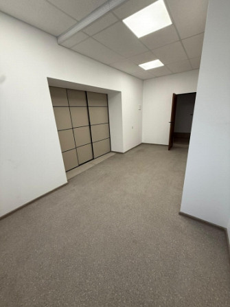 Birojs industriālā rajonā Starta ielā.  Birojs sastāv no divām telpām, noliktavas un sava Rīga - foto 7