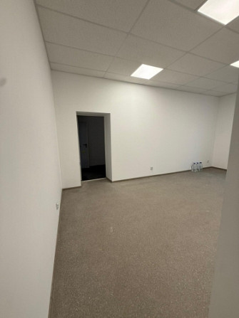 Birojs industriālā rajonā Starta ielā.  Birojs sastāv no divām telpām, noliktavas un sava Rīga - foto 9