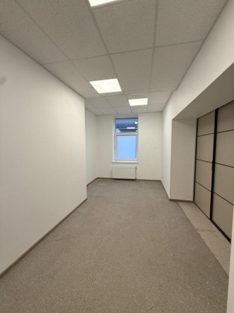 Birojs industriālā rajonā Starta ielā.  Birojs sastāv no divām telpām, noliktavas un sava Rīga - foto 6