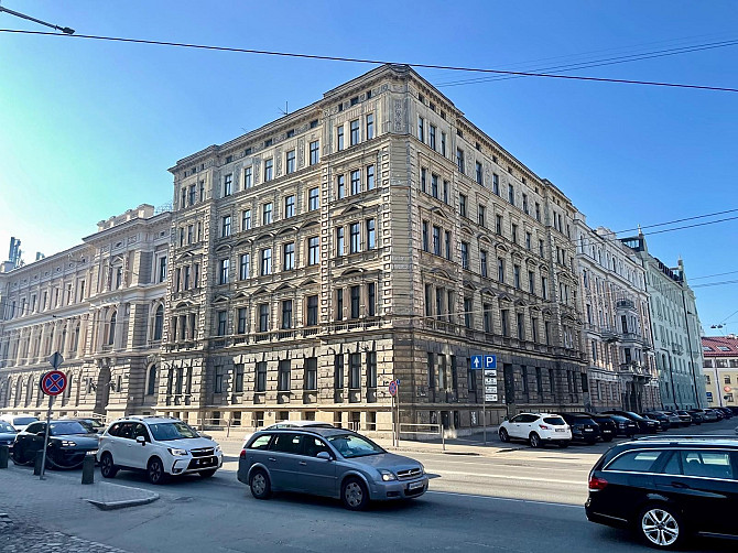 Dzīvoklis ēkas augšējā stāvā nodrošina izcilu dabīgo apgaismojumu, racionālais plānojums veido... Rīga - foto 16
