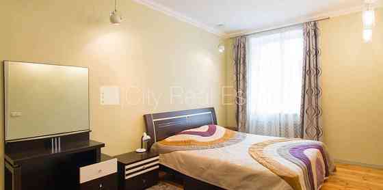 Реновированный дом, окна выходят в обе стороны дома, количество спален 3 шт., Rīga