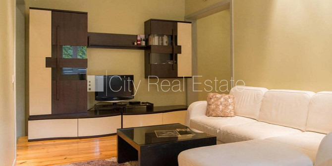 Renovēta māja, logi vērsti mājas abās pusēs, guļamistabu skaits 3 gab., istabas izolētas 3 Rīga - foto 2